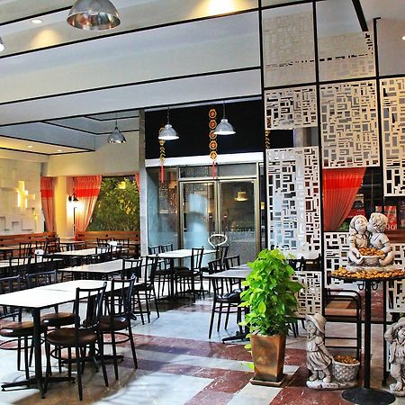 โรงแรมเรือนทิพย์ เชียงราย Ruean Tip Hotel Экстерьер фото