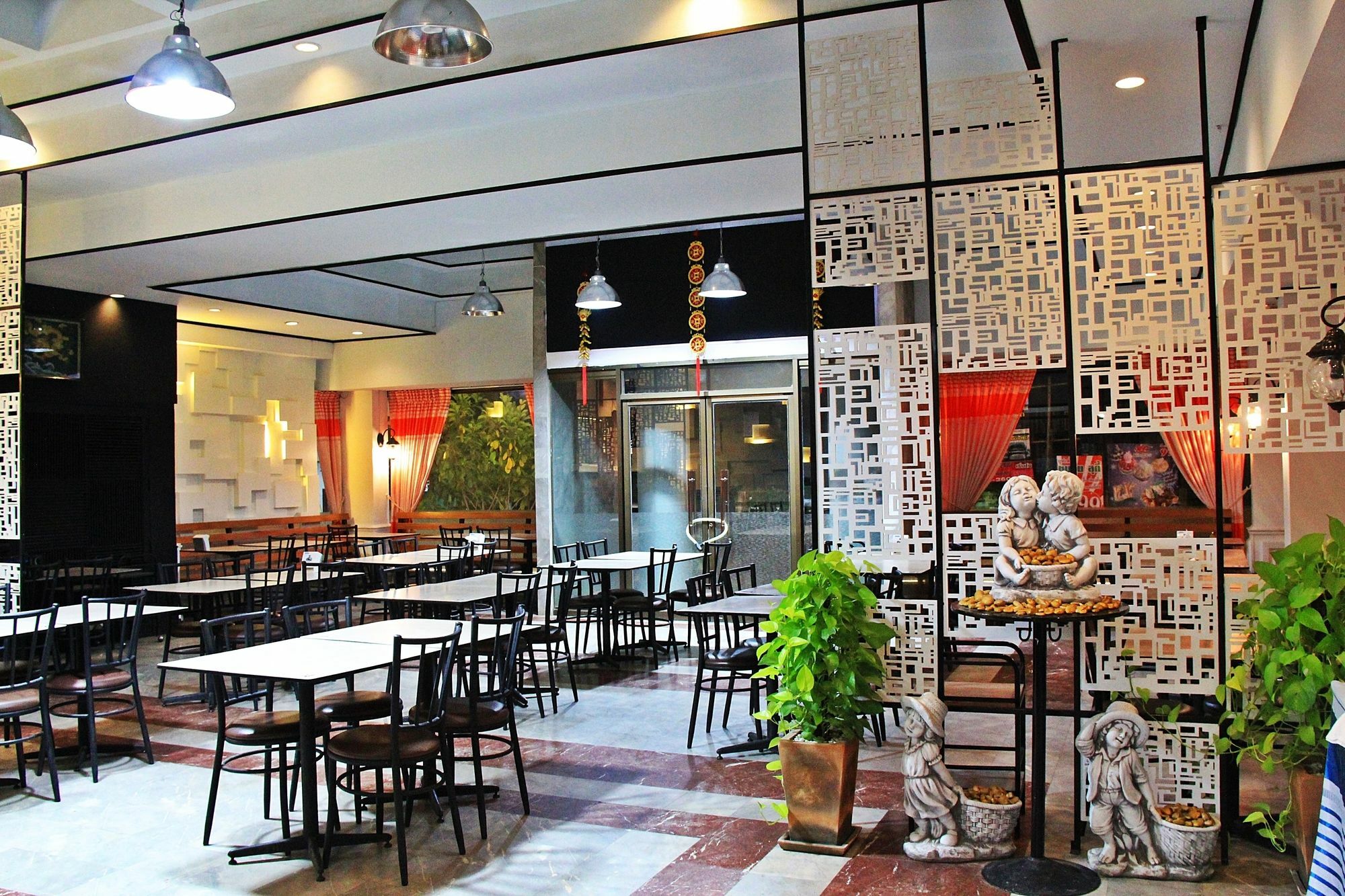 โรงแรมเรือนทิพย์ เชียงราย Ruean Tip Hotel Экстерьер фото