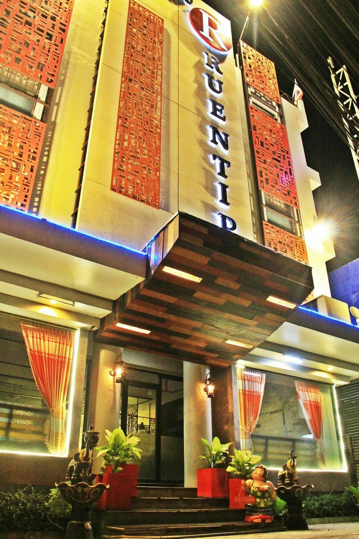 โรงแรมเรือนทิพย์ เชียงราย Ruean Tip Hotel Экстерьер фото